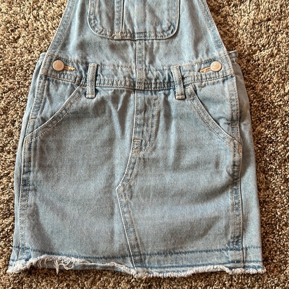 Old Navy 4T Light Denim Overalls - Picture 2 of 4